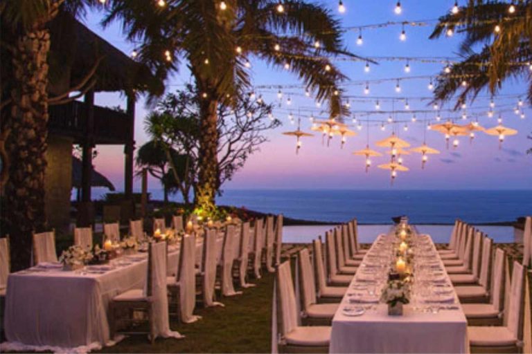 Good-looking festoon lights at a wedding